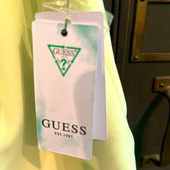 Guess Belted Shorts - Picture 4 of 5